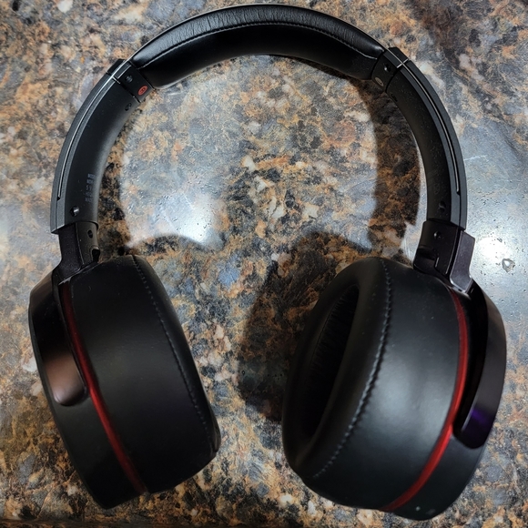 Sony Headphones Model: MDR-XB950B1 - Picture 2 of 3
